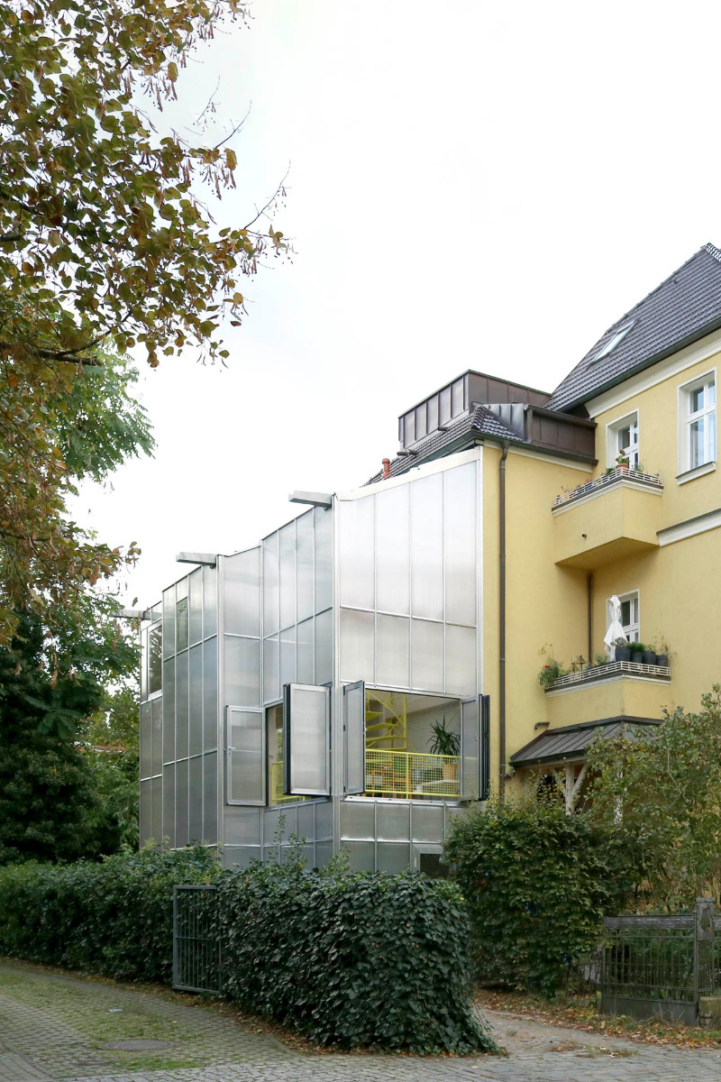 https://detail-cdn.s3.eu-central-1.amazonaws.com/media/catalog/product/0/6/06-anbau-gruenderzeithaus-berlin-wintergartenhaus-supertype-group.jpg?width=437&height=582&store=de_de&image-type=image