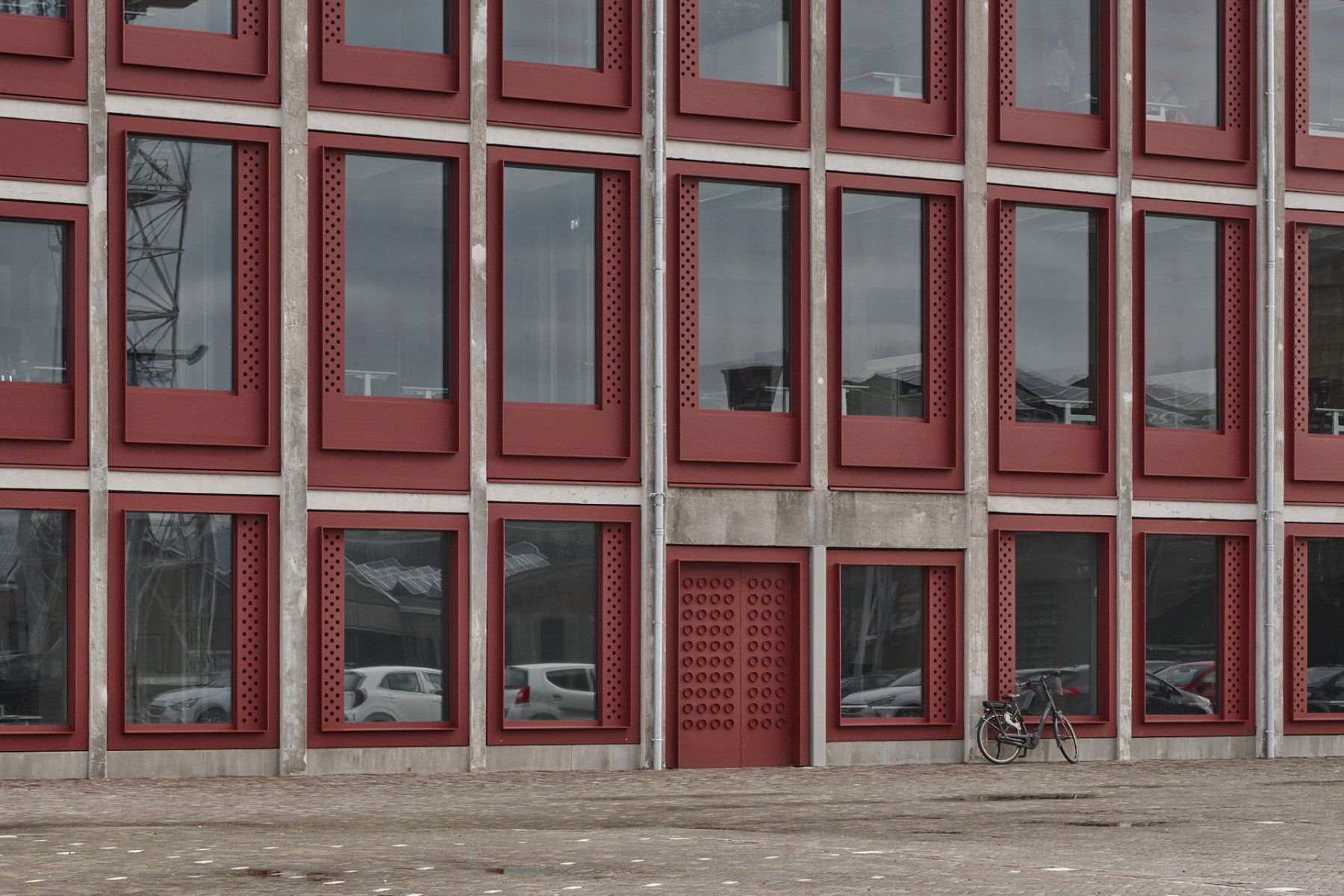 https://detail-cdn.s3.eu-central-1.amazonaws.com/media/catalog/product/0/6/06-rathaus-den-helder-office-winhov.jpg?width=437&height=582&store=de_de&image-type=image