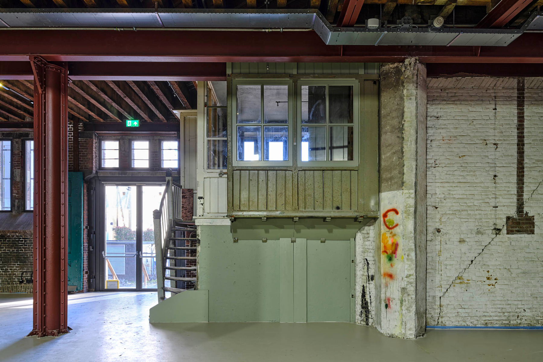 https://detail-cdn.s3.eu-central-1.amazonaws.com/media/catalog/product/1/1/11-sanierung-kaffeespeicher-santos-rotterdam-rhwz-wdjarchitecten.jpg?width=437&height=582&store=de_de&image-type=image